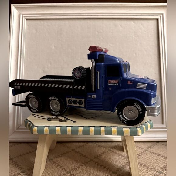 Tonka Trucks Rare 2003 Blue Tow Truck Vintage - Picture 2 of 5